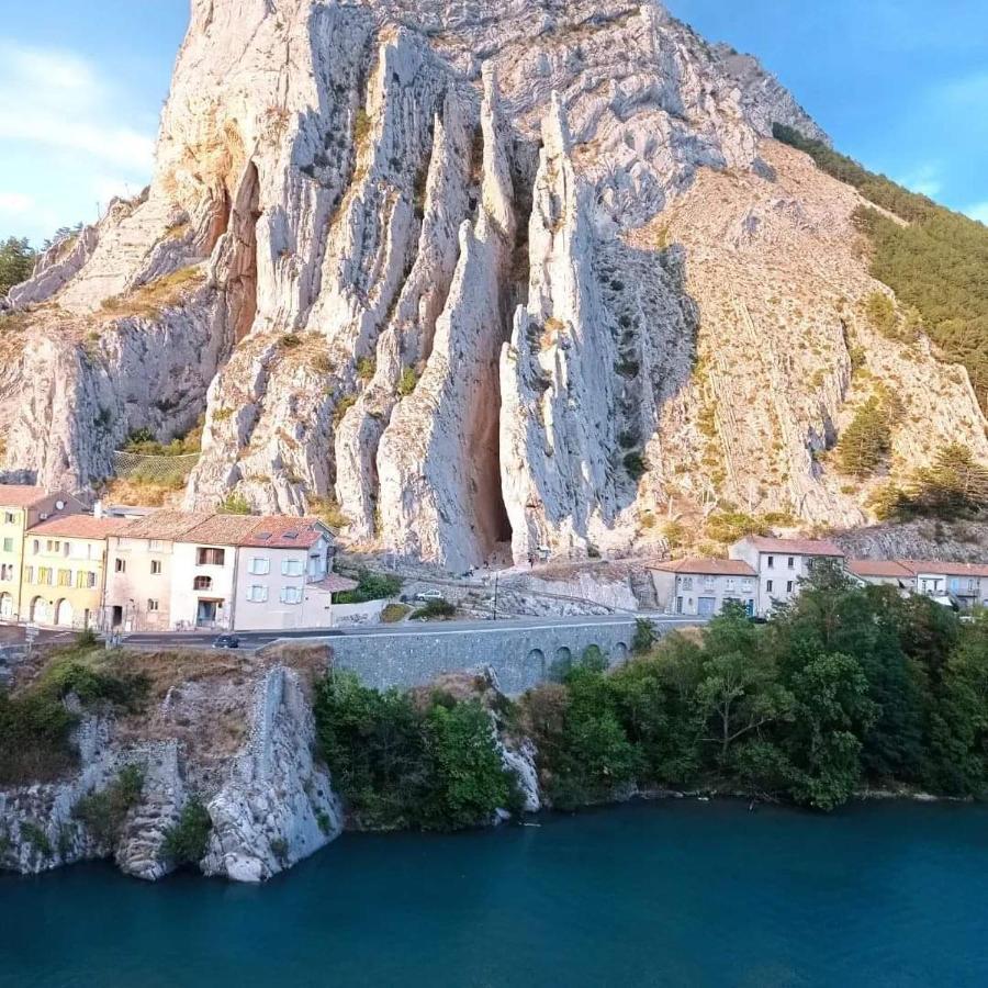 Etxe Laminak Bed & Breakfast Sisteron Exterior photo